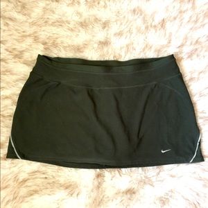 Nike dry fit women Skirt Tennis/Golf Size Large